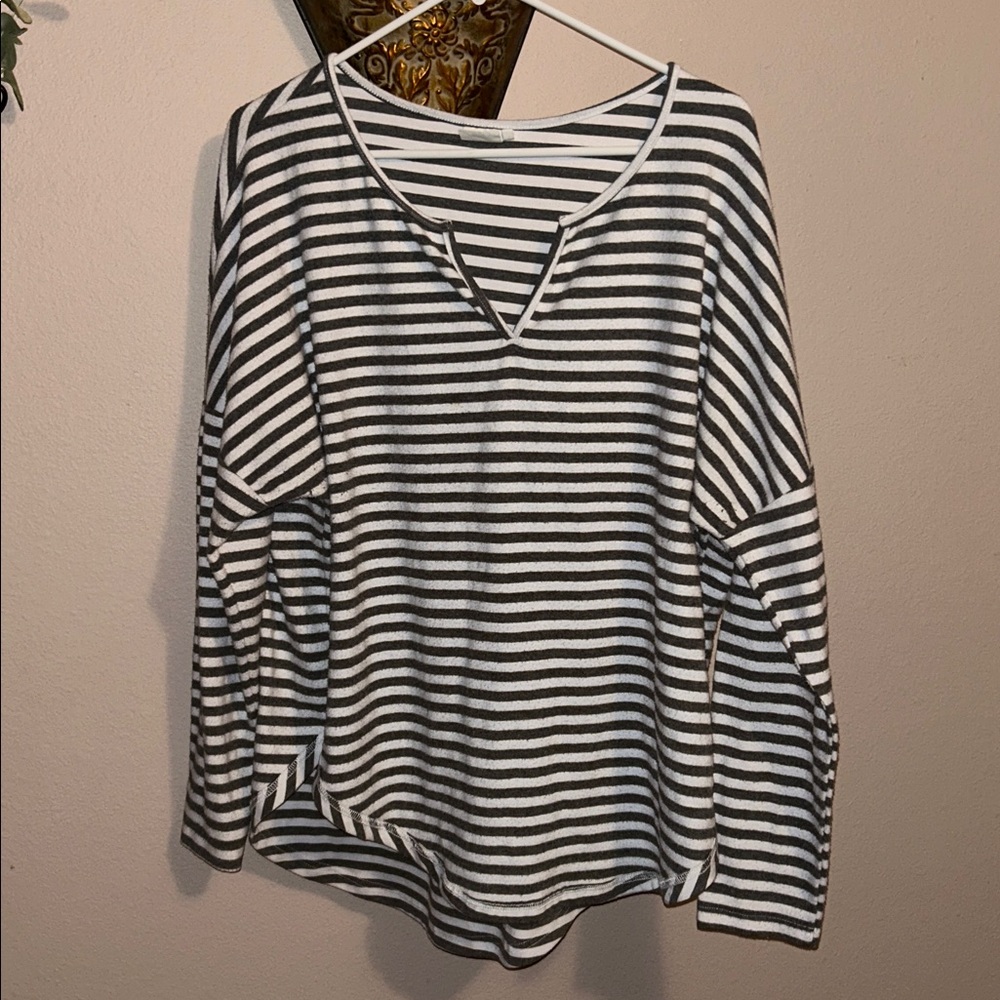 Striped V-Neck Long Sleeve Top